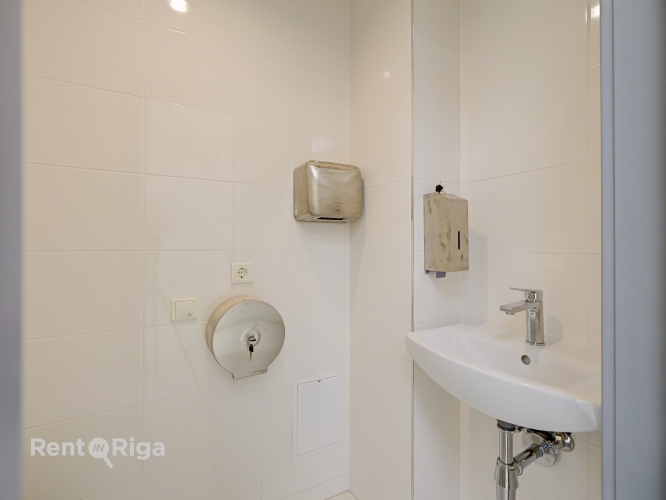 Sludinājumi. Jaunas, plašas un modernas telpas Klusajā centrā.  Piedāvājam nomai mūsdienīgas un stilīgas Cena: 416 EUR/mēn Foto #5