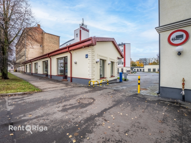 Sludinājumi. Jaunas, plašas un modernas telpas Klusajā centrā.  Piedāvājam nomai mūsdienīgas un stilīgas Cena: 416 EUR/mēn Foto #7