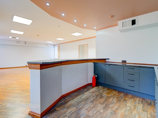 Sludinājumi. Atvērtā tipa birojs kopā ar savu virtuvi.  Piedāvājam nomai ērtu un funkcionālu biroja telpu 55 m Cena: 275 EUR/mēn Foto #4