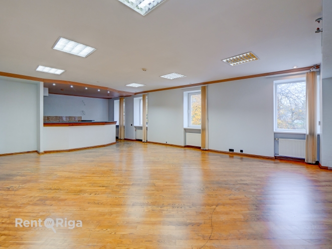 Sludinājumi. Atvērtā tipa birojs kopā ar savu virtuvi.  Piedāvājam nomai ērtu un funkcionālu biroja telpu 55 m Cena: 275 EUR/mēn Foto #5