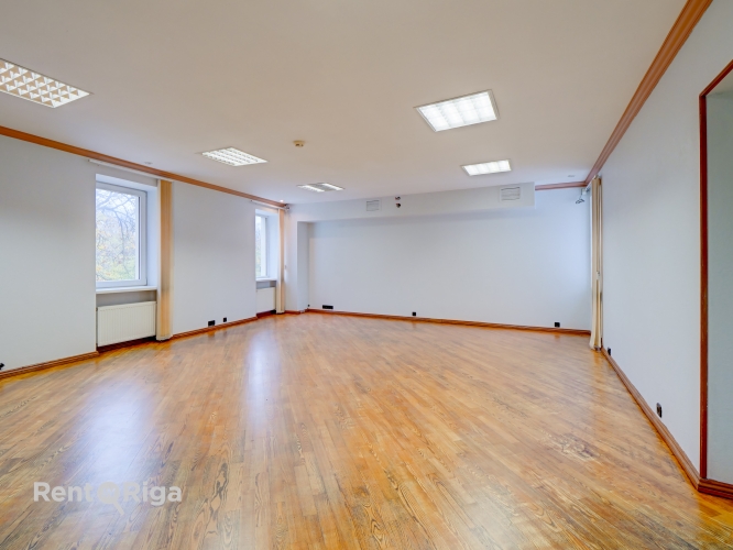 Sludinājumi. Atvērtā tipa birojs kopā ar savu virtuvi.  Piedāvājam nomai ērtu un funkcionālu biroja telpu 55 m Cena: 275 EUR/mēn Foto #9