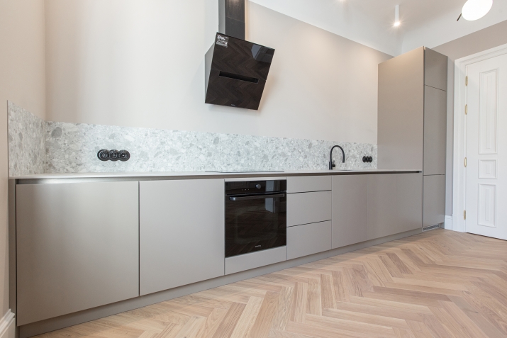 Sludinājumi. Ekskluzīvs, pilnībā atjaunots dzīvoklis pie Vērmanes dārza  Dzīvoklis (73.5 m, 4. stāvs): - Cena: 1250 EUR/mēn Foto #6