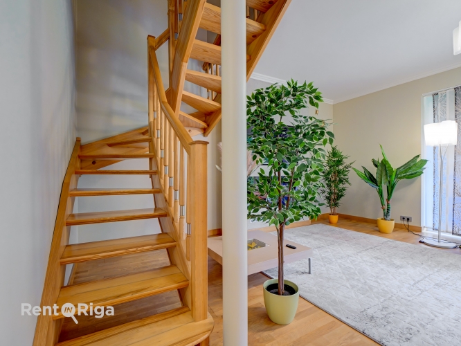 Sludinājumi. Renovēta, kvalitatīvi un gaumīgi iekārtota divstāvu rindu māja Ogres centrā.  Māja būvēta 2005. Cena: 350000 EUR Foto #7