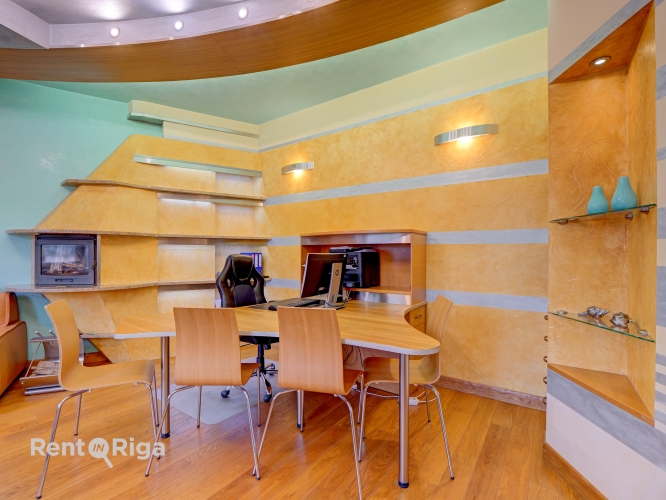 Sludinājumi. Ekskluzīva iespēja - birojs ar labu lokāciju un iekļautu parkingu!  Izīrē pilnībā mēbelētu, ērtu un Cena: 500 EUR/mēn Foto #1