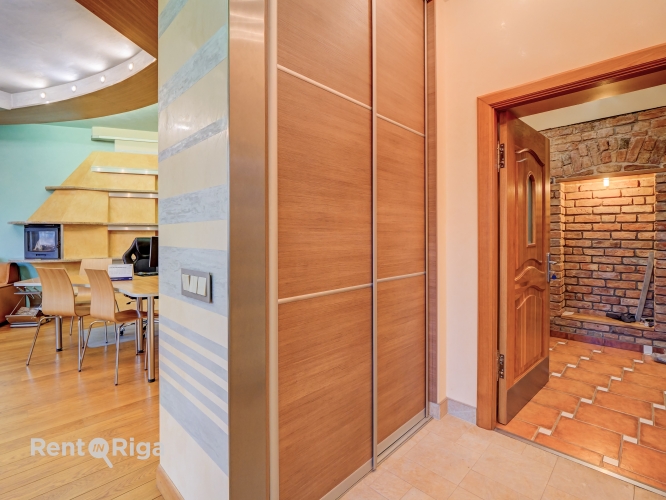 Sludinājumi. Ekskluzīva iespēja - birojs ar labu lokāciju un iekļautu parkingu!  Izīrē pilnībā mēbelētu, ērtu un Cena: 500 EUR/mēn Foto #5