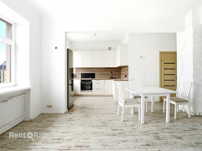 Sludinājumi. Dzīvoklis ar savu šarmu un auru.  Tā logi ir vērsti uz Sporta pils dārzi, kur vairāku gadu garumā Cena: 117500 EUR Foto #3