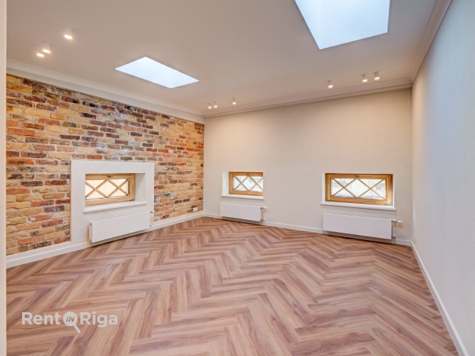 Sludinājumi. Trīs guļamistabu dzīvoklis ar terasi un stāvvietu.   Ilgtermiņā tiek izīrēts jauns un pilnībā Cena: 2500 EUR/mēn Foto #8