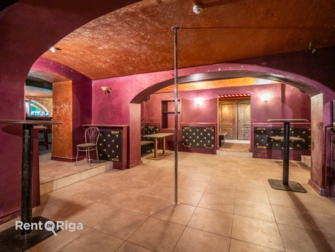 Sludinājumi. Tiek iznomātas kluba telpas  Elizabetes ielā 49!  Piedāvājam nomai plašas 200 m pagraba telpas Cena: 1000 EUR/mēn Foto #1