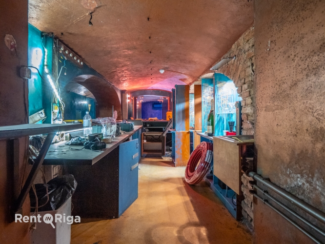 Sludinājumi. Tiek iznomātas kluba telpas  Elizabetes ielā 49!  Piedāvājam nomai plašas 200 m pagraba telpas Cena: 1000 EUR/mēn Foto #9