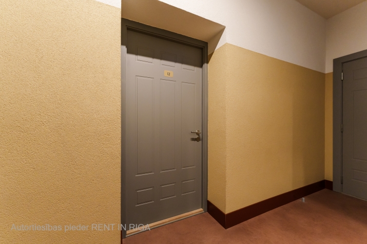 Объявление. Меблированная однокомнатная квартира в центре Риги.  Он расположен в отреставрированном Цена: 500 EUR/мес. Foto #8