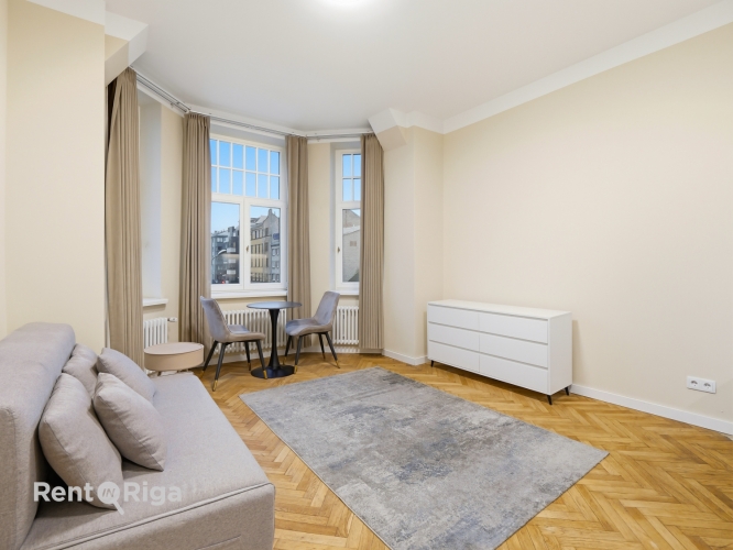 Объявление. Меблированная однокомнатная квартира в центре Риги.  Он расположен в отреставрированном Цена: 500 EUR/мес. Foto #3