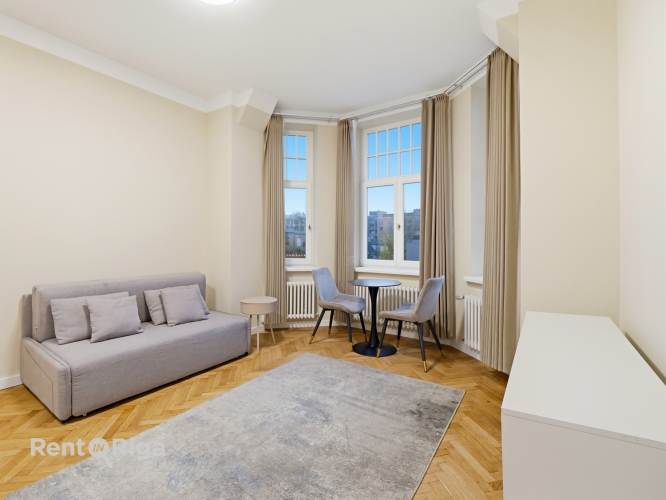 Объявление. Меблированная однокомнатная квартира в центре Риги.  Он расположен в отреставрированном Цена: 500 EUR/мес. Foto #2