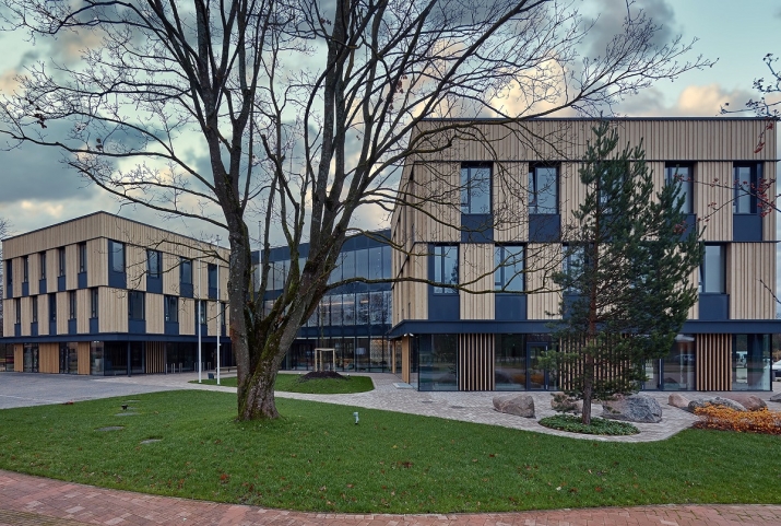 Sludinājumi. Biroja telpas A klases biroju ēkā Mežaparkā.  Telpas ir piemērotas salonam, veikalam vai birojam, Cena: 850 EUR/mēn Foto #1