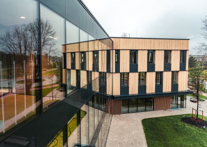 Sludinājumi. Biroja telpas A klases biroju ēkā Mežaparkā.  Telpas ir piemērotas salonam, veikalam vai birojam, Cena: 850 EUR/mēn Foto #2