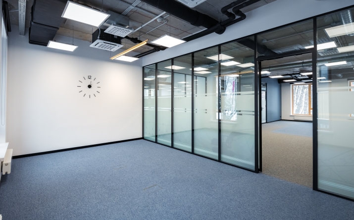 Sludinājumi. Biroja telpas A klases biroju ēkā Mežaparkā.  Telpas ir piemērotas salonam, veikalam vai birojam, Cena: 850 EUR/mēn Foto #4