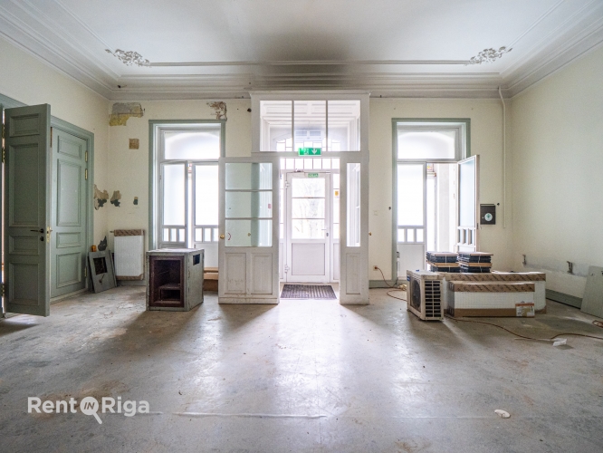 Sludinājumi. Izīrē telpas Jūgendstila ēkā pilsētas centrā!  Piedāvājumā gaišas un plašas telpas izcilā vietā  Cena: 3600 EUR/mēn Foto #2