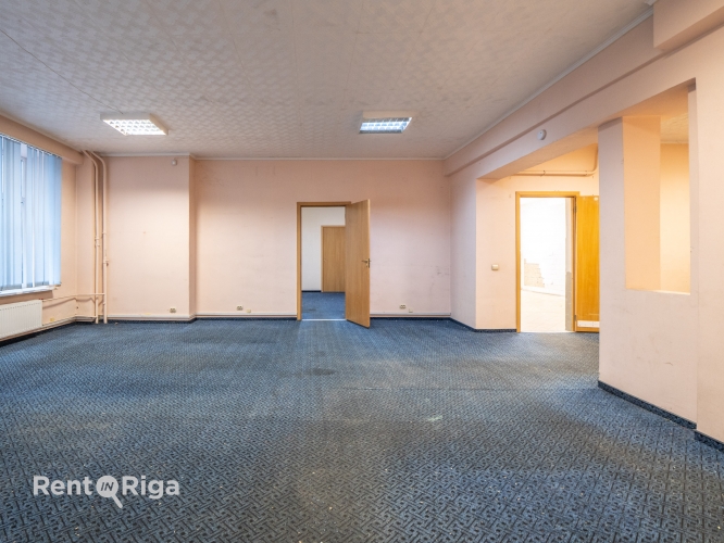 Sludinājumi. Birojs ar noliktavas telpām pirmajā stāvā ar atsevišķu ieeju no pirmā stāva.  Priekšrocības:  + Cena: 1194 EUR/mēn Foto #4
