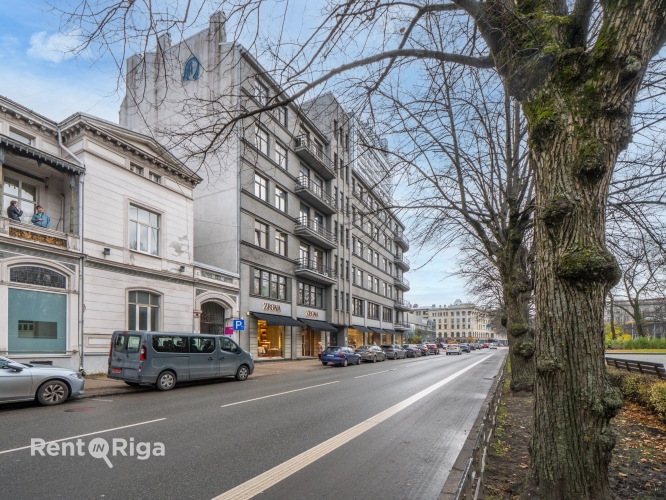 Sludinājumi. Birojs ar noliktavas telpām pirmajā stāvā ar atsevišķu ieeju no pirmā stāva.  Priekšrocības:  + Cena: 1194 EUR/mēn Foto #2