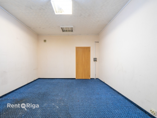 Sludinājumi. Birojs ar noliktavas telpām pirmajā stāvā ar atsevišķu ieeju no pirmā stāva.  Priekšrocības:  + Cena: 1194 EUR/mēn Foto #9