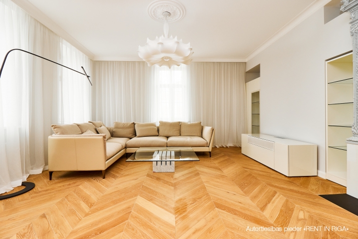 Sludinājumi. \'Elizabetes Rezidence\', viena no spilgtākajām Rīgas arhitektūras mantojuma pērlēm, celta 19. Cena: 620000 EUR Foto #8