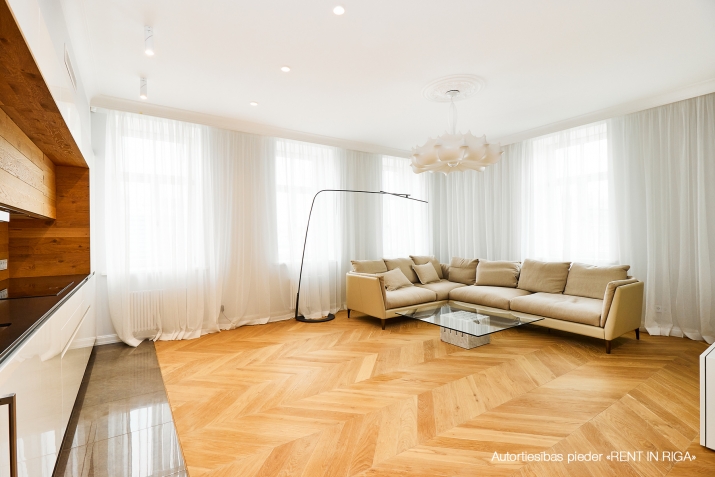 Sludinājumi. \'Elizabetes Rezidence\', viena no spilgtākajām Rīgas arhitektūras mantojuma pērlēm, celta 19. Cena: 620000 EUR Foto #9