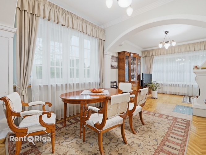 Sludinājumi. Plaša privātmāja labā stāvoklī Vimbukrogā pirms Ķekavas.  Ēkas 1.stāvā ir plaša viesistaba, kas Cena: 360000 EUR Foto #3