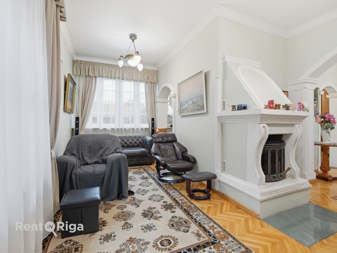 Sludinājumi. Plaša privātmāja labā stāvoklī Vimbukrogā pirms Ķekavas.  Ēkas 1.stāvā ir plaša viesistaba, kas Cena: 360000 EUR Foto #4