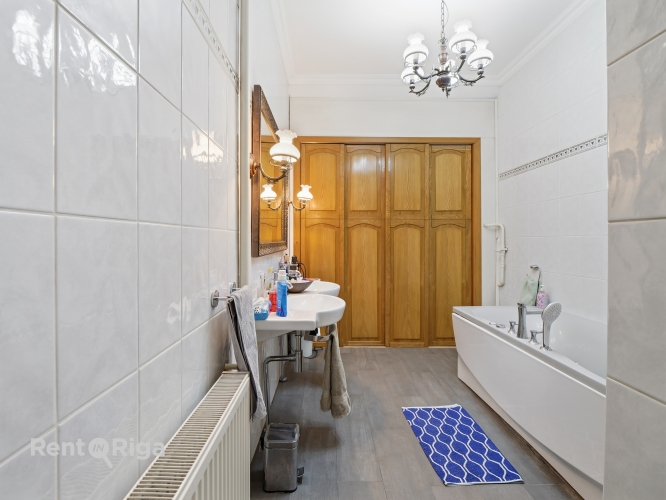 Sludinājumi. Plaša privātmāja labā stāvoklī Vimbukrogā pirms Ķekavas.  Ēkas 1.stāvā ir plaša viesistaba, kas Cena: 360000 EUR Foto #8