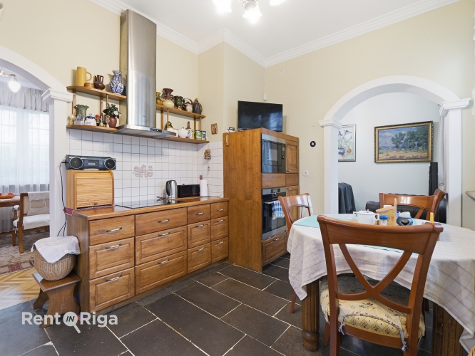 Sludinājumi. Plaša privātmāja labā stāvoklī Vimbukrogā pirms Ķekavas.  Ēkas 1.stāvā ir plaša viesistaba, kas Cena: 360000 EUR Foto #7