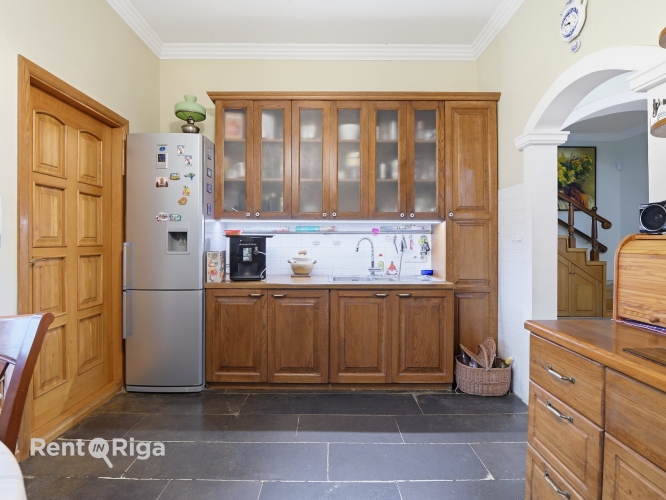 Sludinājumi. Plaša privātmāja labā stāvoklī Vimbukrogā pirms Ķekavas.  Ēkas 1.stāvā ir plaša viesistaba, kas Cena: 360000 EUR Foto #6