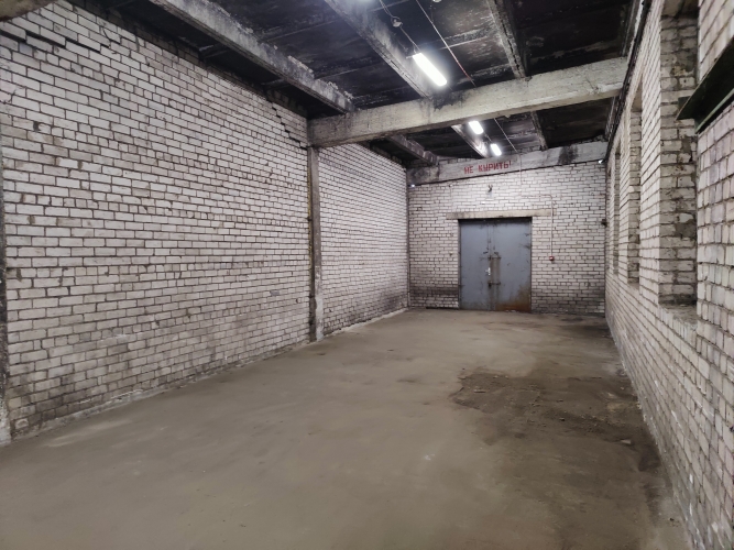 Sludinājumi. Sausas noliktavas telpas ar rampu.  Noliktava labā stāvoklī. Ēka renovēta, jauni elektrības vadi, Cena: 1740 EUR/mēn Foto #3