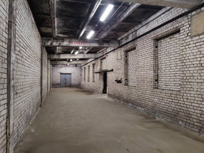 Sludinājumi. Sausas noliktavas telpas ar rampu.  Noliktava labā stāvoklī. Ēka renovēta, jauni elektrības vadi, Cena: 1740 EUR/mēn Foto #4