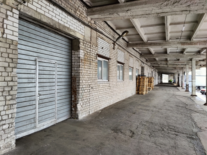 Sludinājumi. Sausas noliktavas telpas ar rampu.  Noliktava labā stāvoklī. Ēka renovēta, jauni elektrības vadi, Cena: 1740 EUR/mēn Foto #5