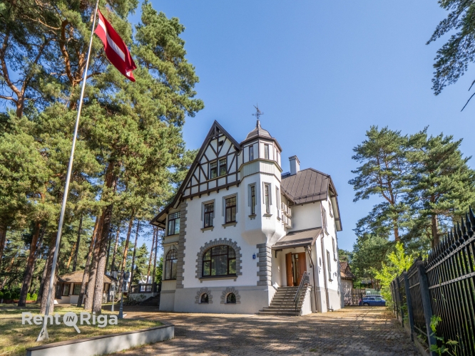 Sludinājumi. Ekskluzīvā Mežaparka sirdī, Sudrabu Edžus ielā 1, ilgtermiņa nomai tiek piedāvāta viena no rajona Cena: 5000 EUR/mēn Foto #1