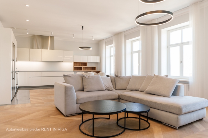 Sludinājumi. \'Elizabetes Rezidence\', viena no spilgtākajām Rīgas arhitektūras mantojuma pērlēm, celta 19. Cena: 755000 EUR Foto #4