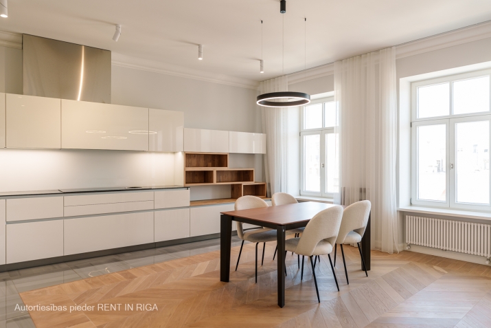 Sludinājumi. \'Elizabetes Rezidence\', viena no spilgtākajām Rīgas arhitektūras mantojuma pērlēm, celta 19. Cena: 755000 EUR Foto #7