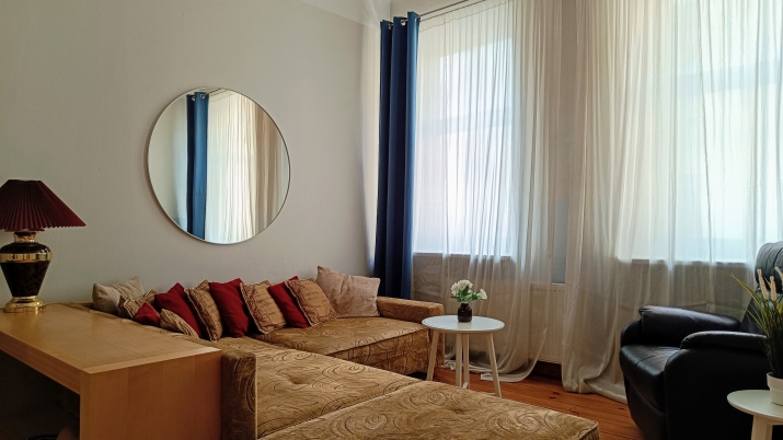 Sludinājumi. Dzīvo prestižā Rīgas centrā!   Izīrē plašu un eleganti iekārtotu 4 istabu dzīvokli pašā Rīgas sirdī Cena: 1100 EUR/mēn Foto #1