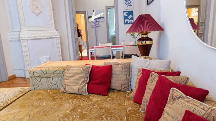 Sludinājumi. Dzīvo prestižā Rīgas centrā!   Izīrē plašu un eleganti iekārtotu 4 istabu dzīvokli pašā Rīgas sirdī Cena: 1100 EUR/mēn Foto #2