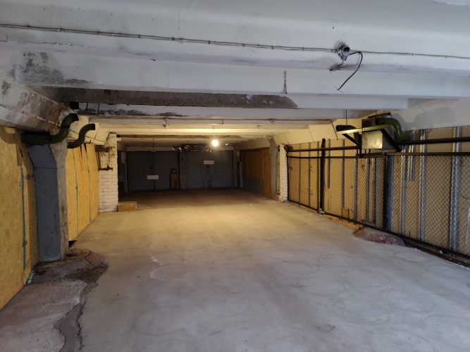 Sludinājumi. Tiek iznomātas neapkurināmas noliktavu telpas centrā, Sporta ielā.  Līdzena betona grīda. Plaši Cena: 400 EUR/mēn Foto #1