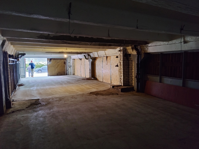 Sludinājumi. Tiek iznomātas neapkurināmas noliktavu telpas centrā, Sporta ielā.  Līdzena betona grīda. Plaši Cena: 400 EUR/mēn Foto #4