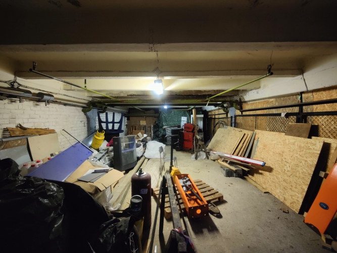 Sludinājumi. Tiek iznomātas neapkurināmas noliktavu telpas centrā, Sporta ielā.  Līdzena betona grīda. Plaši Cena: 400 EUR/mēn Foto #5