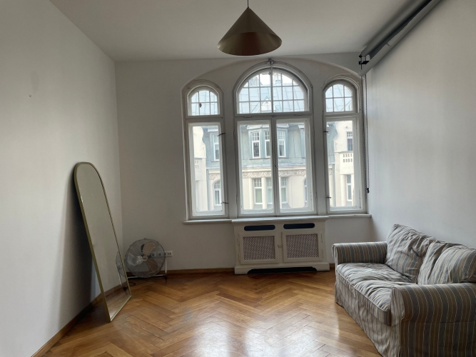 Sludinājumi. Tiek pārdots elegants dzīvoklis ar balkonu pilnībā renovētā vēsturiskā ēkā. Skats no logiem uz Cena: 84700 EUR Foto #7