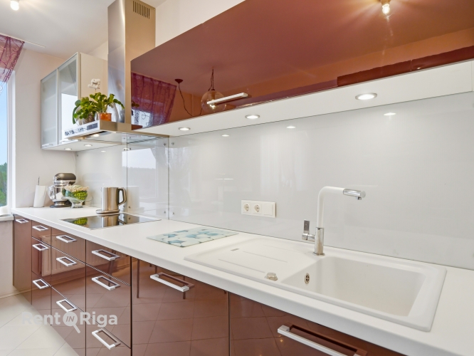 Sludinājumi. Kvalitatīvs un estētisks 3 istabu dzīvoklis ar pārdomātu dizainu,  un skaistu panorāmas skatu uz Cena: 83499 EUR Foto #3