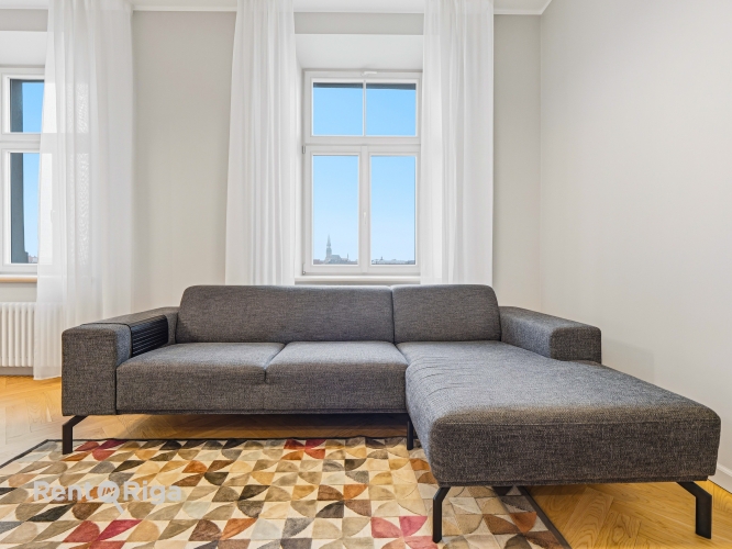 Sludinājumi. Dzīvoklis ar Brīnišķīgu skatu uz Vecrīgu un Daugavas tiltiem, tiek piedāvāts ilgtermiņa īrei.  Cena: 900 EUR/mēn Foto #6