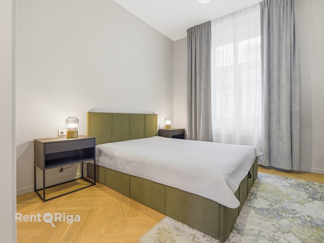 Sludinājumi. Dzīvoklis ar Brīnišķīgu skatu uz Vecrīgu un Daugavas tiltiem, tiek piedāvāts ilgtermiņa īrei.  Cena: 900 EUR/mēn Foto #7