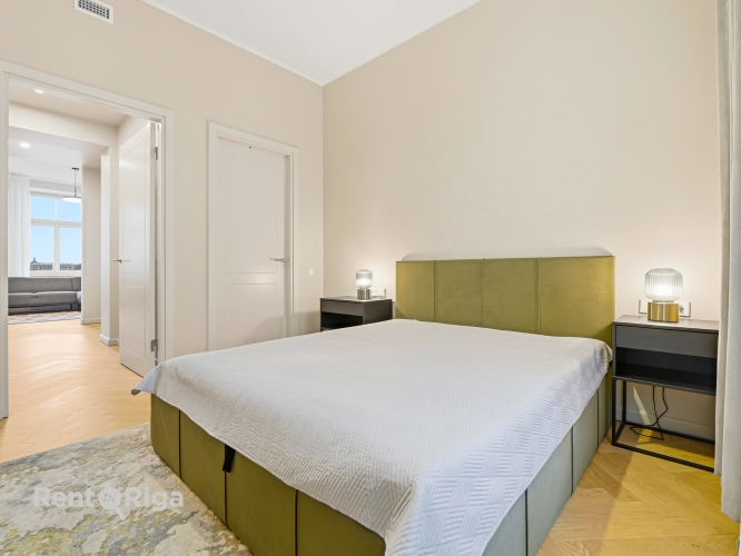 Sludinājumi. Dzīvoklis ar Brīnišķīgu skatu uz Vecrīgu un Daugavas tiltiem, tiek piedāvāts ilgtermiņa īrei.  Cena: 900 EUR/mēn Foto #9