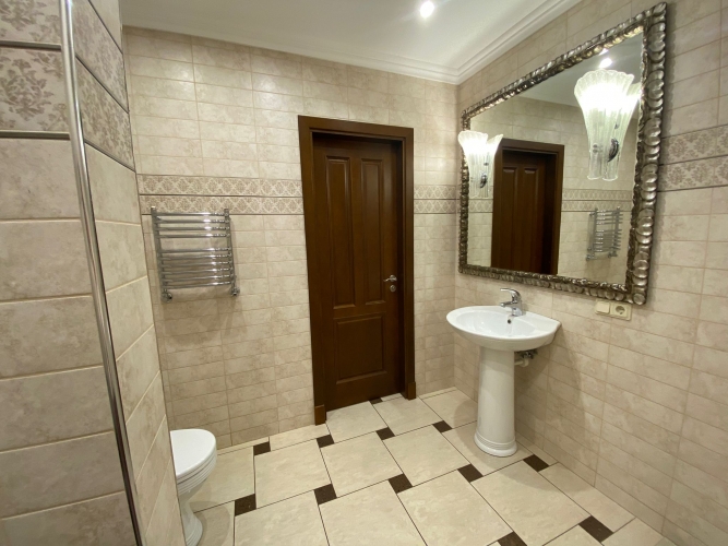 Sludinājumi. Gaiša un mājīga privātmāja Asaros, 15 minūšu gājiena attālumā no pludmales. Ērts un pārdomāts Cena: 490000 EUR Foto #4