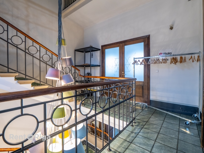 Sludinājumi. Zāle Jēkaba kazarmās.  Viena liela telpa, kas atrodas 2.stāvā. Kopīga ieeja un trepju telpa ar Cena: 1256 EUR/mēn Foto #6