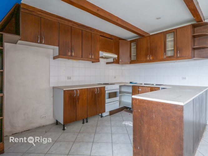 Sludinājumi. Bijušās hosteļa telpas Jēkaba kazarmās. Iespējams izveidot arī biroju.  Telpu lietošanas kods: Cena: 2356 EUR/mēn Foto #2