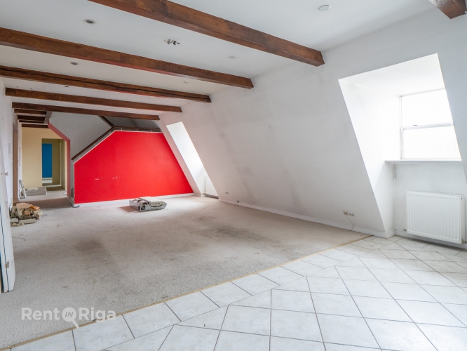 Sludinājumi. Bijušās hosteļa telpas Jēkaba kazarmās. Iespējams izveidot arī biroju.  Telpu lietošanas kods: Cena: 2356 EUR/mēn Foto #3